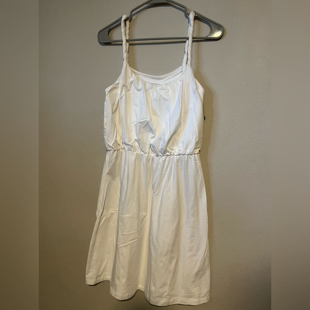 Elegant White Sleeveless Dress